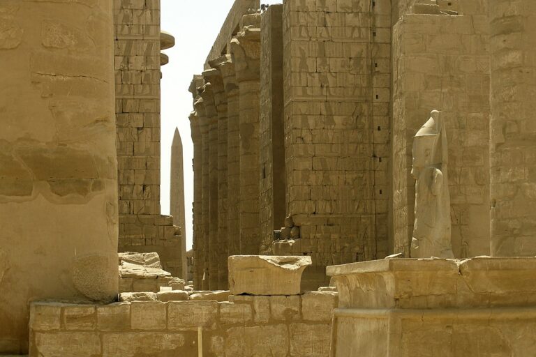 Pravděpodobně nejstarší karnackou památkou je kaple faraona Střední říše Sennusreta I. Foto: Argenberg / Creative Commons / CC-BY-4.0