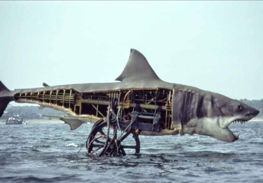 Mechanický žralok je prý víc v servisu, než na place. Foto: The Making of Jaws - Universal Pictures / Creative Commons