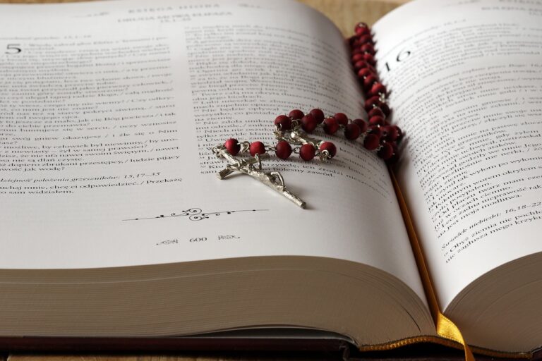 O modlitby za ženu byli požádáni i další exorcisté, foto Pixabay
