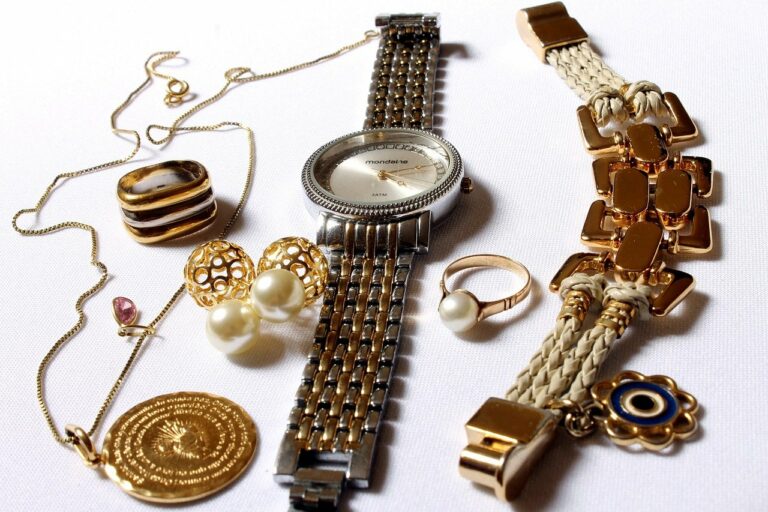 Viníka prozradily šperky, které dal své přítelkyni, foto Pixabay