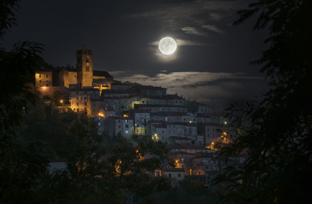 Noční Pontito, foto Alessandro Sansoni / Creative Commons / CC BY-SA 4.0