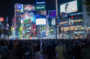 Děsivá projížďka nočním Tokiem: Muži v černém jsou i v Japonsku?