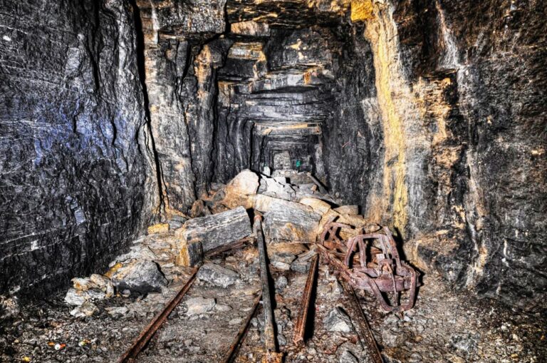Tvrdí se, že se v tunelovém labyrintu skrývá 150 beden plných zlatých beden
