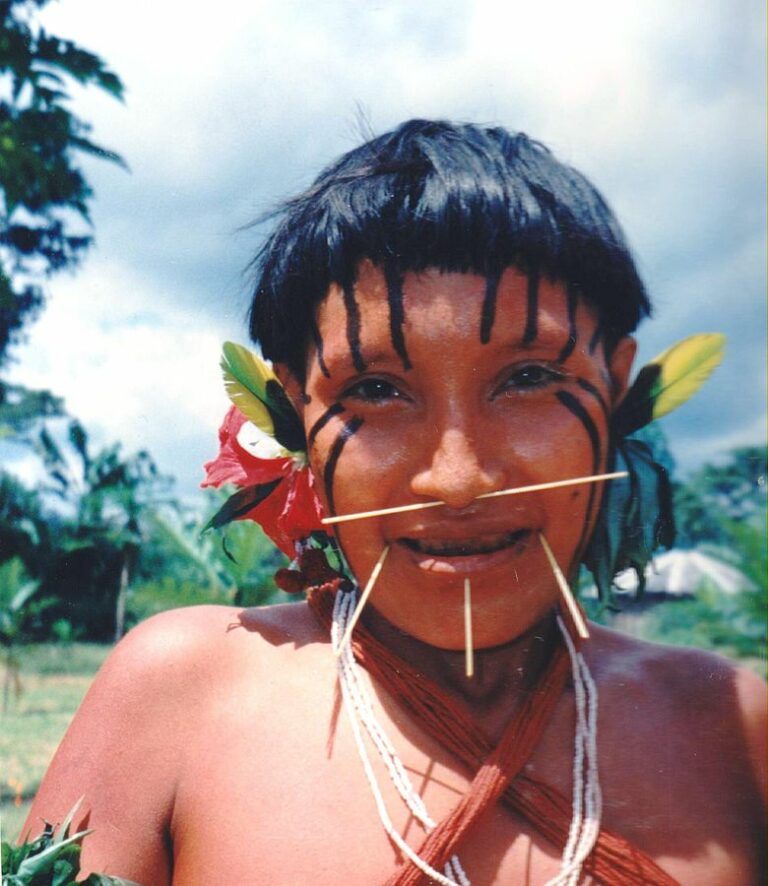 Janomamská dívka na fotografii z roku 1997. FOTO: Cmacauley, CC BY-SA 3.0, via Wikimedia Commons
