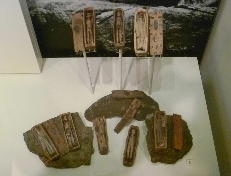Miniaturní rakvičky jsou nyní vyhledávaným muzejním exponátem. Zdroj foto: Kim Traynor, CC BY-SA 3.0 <https://creativecommons.org/licenses/by-sa/3.0>, via Wikimedia Commons