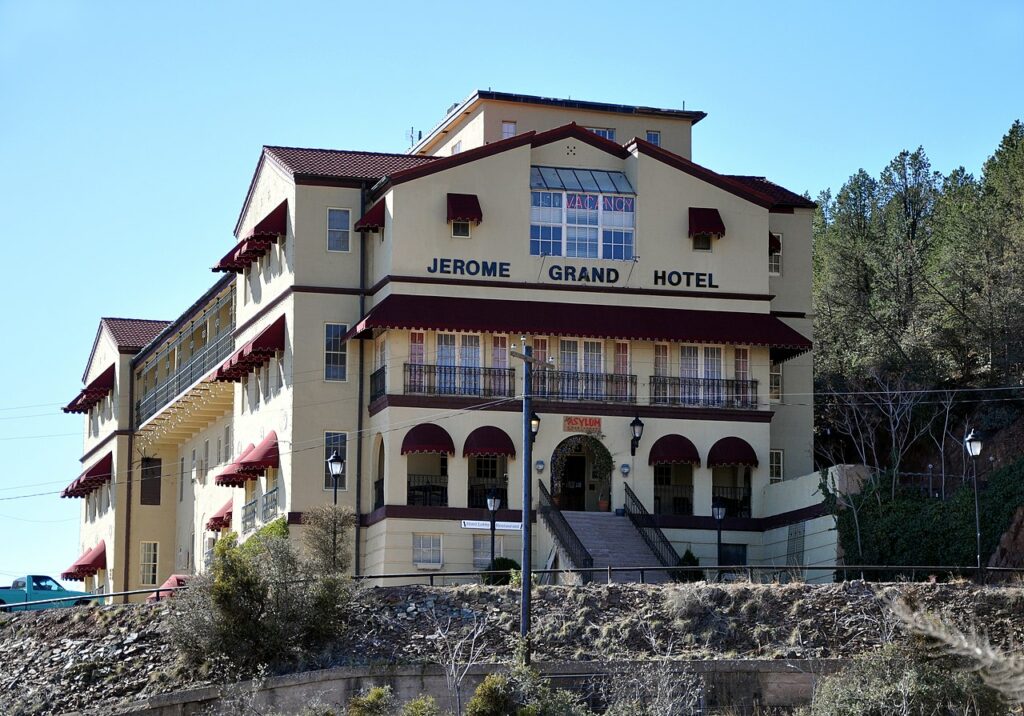Grand hotel Jerome, foto Finetooth / Creative Commons / CC BY-SA 3.0