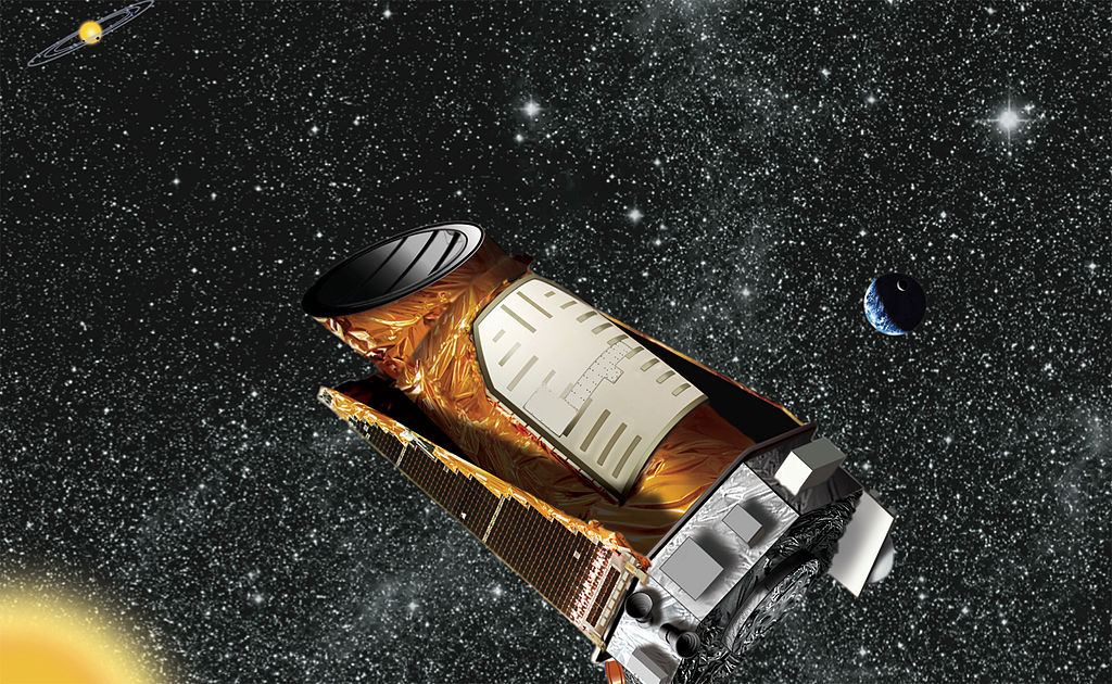 K objevení  záhady Tabbyiny hvězdy zásadně přispěl vesmírný teleskop Kepler, který sloužil ke zkoumání exoplanet. Zdroj obrázku:  NASA, Public domain, via Wikimedia Commons

