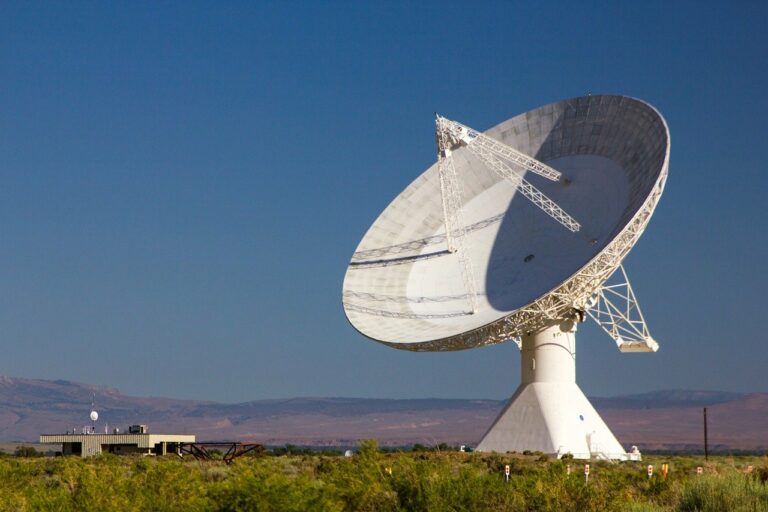 Jsou naše snahy o kontaktování jiných vesmírných civilizací pomocí radioteleskopů zbytečné? FOTO: Pixabay