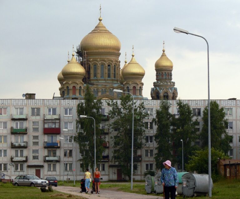 V Karostě se nachází i ortodoxní námořní katedrála. Zdroj foto: Helmuts Rudzītis from Rīga, Latvia, CC BY-SA 2.0 , via Wikimedia Commons