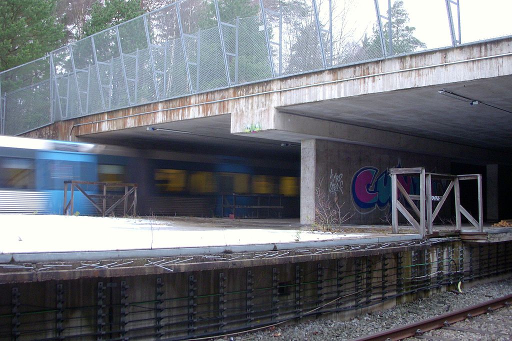 Záhadami opředená nedostavěná stanice metra Kymlinge. Zdroj foto:  Holger.Ellgaard, CC BY-SA 3.0 , via Wikimedia Commons