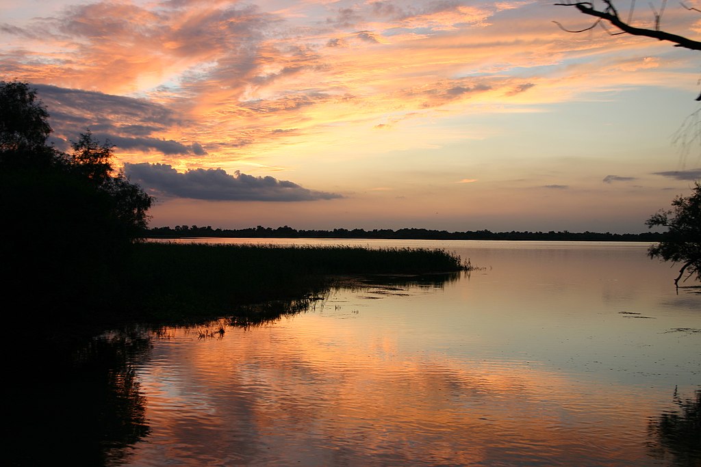 Soumrak v dunajské deltě.  Zdroj foto:  Pyretus, Public domain, via Wikimedia Commons