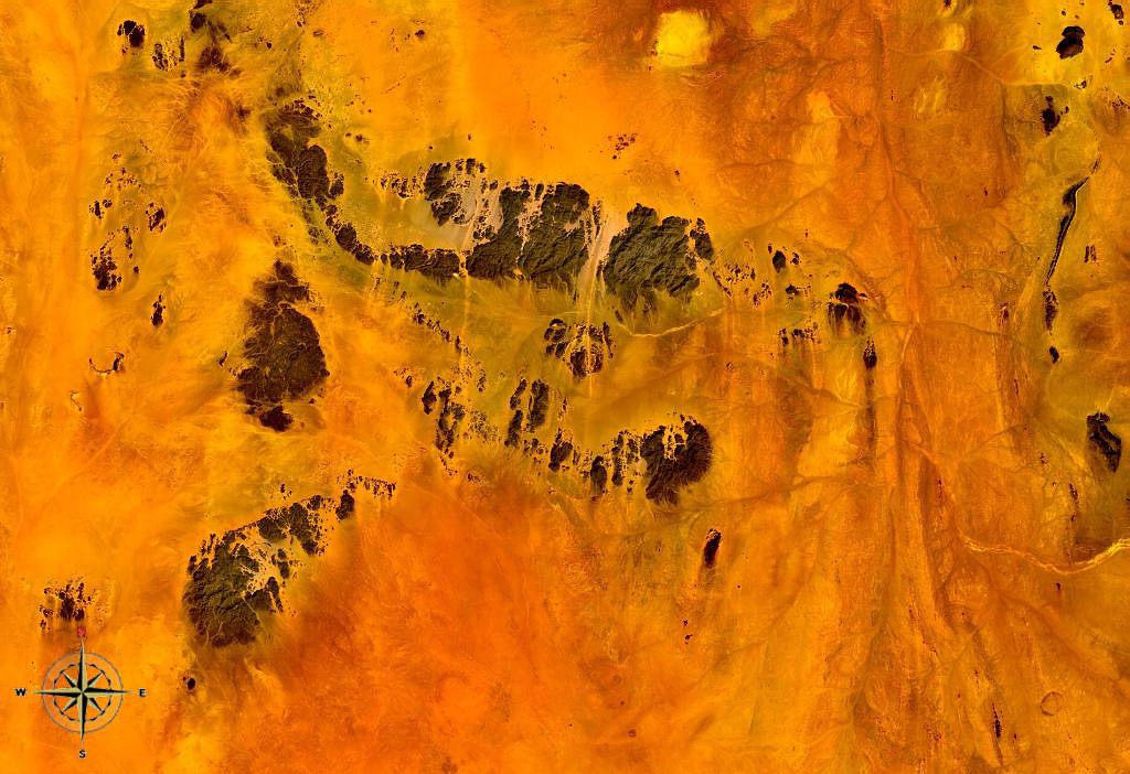 Núbijská poušť při pohledu z vesmíru. Zdroj foto: Photograph:  NASA, Public domain, via Wikimedia Commons