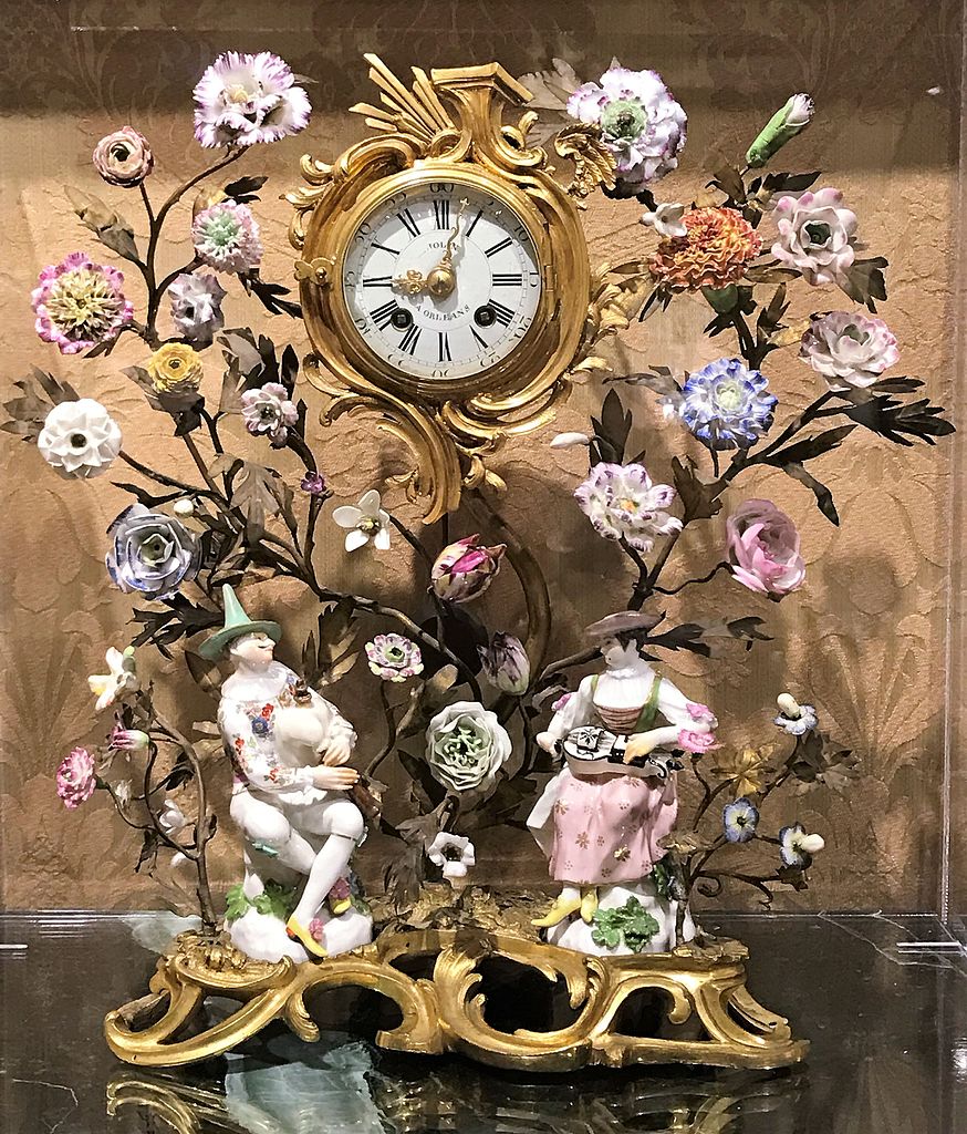 Pokud by Aimée prosazovala u osmanského dvora rokokový styl, jistě by ji zaujaly tyto hodiny. Zdroj foto:  Cummer Museum of Art and Gardens, CC BY-SA 4.0 , via Wikimedia Commons