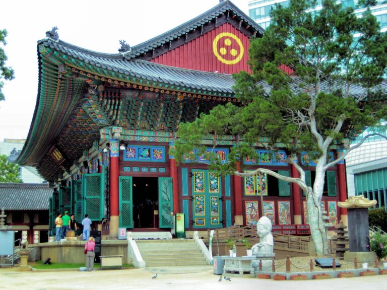 Korejský buddhistický chrám Jogyesa v centru Soulu