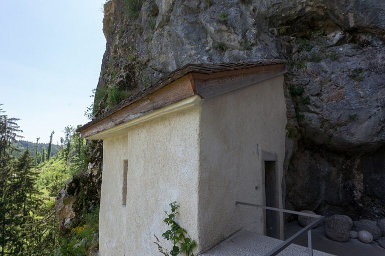 Záchod na hradě, ve kterém údajně Erasmus přišel o život. FOTO: Marco Almbauer - Vlastní dílo