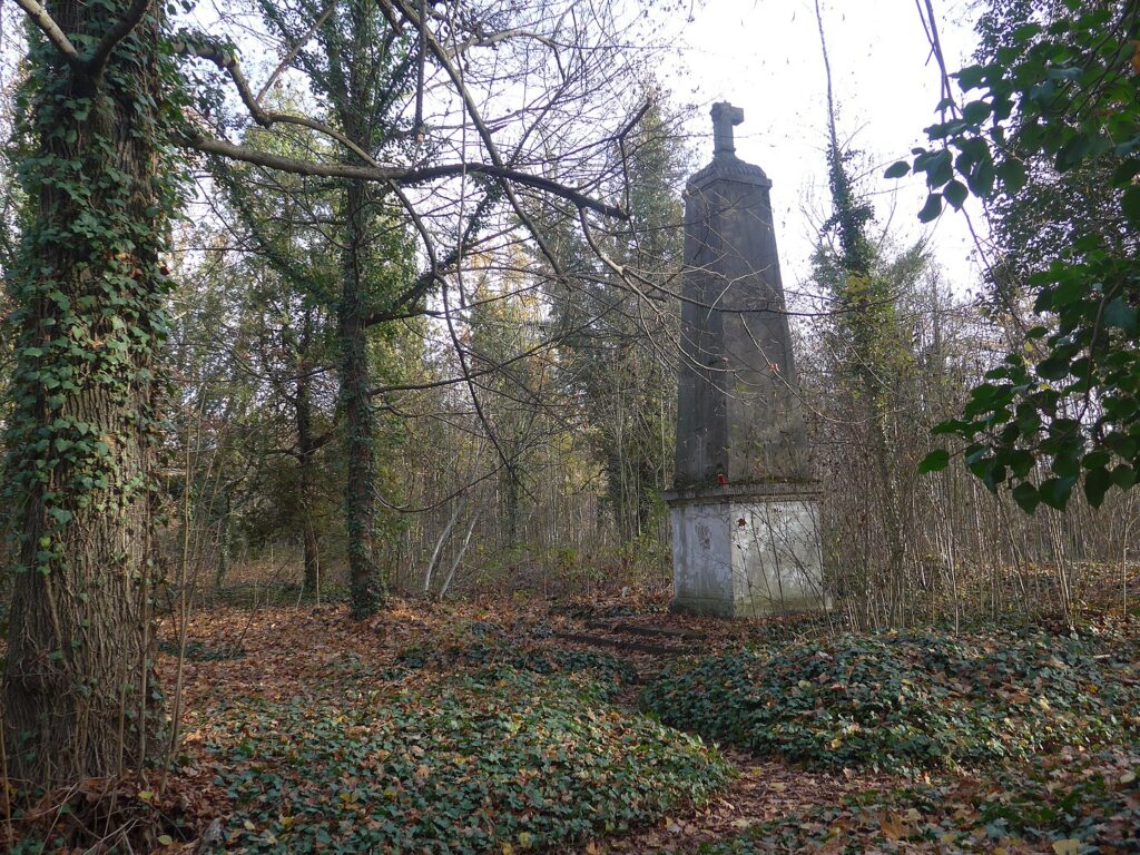 Pomník na Bohnickém hřbitově. FOTO: Mickapr / Creative Commons / CC BY-SA 4.0