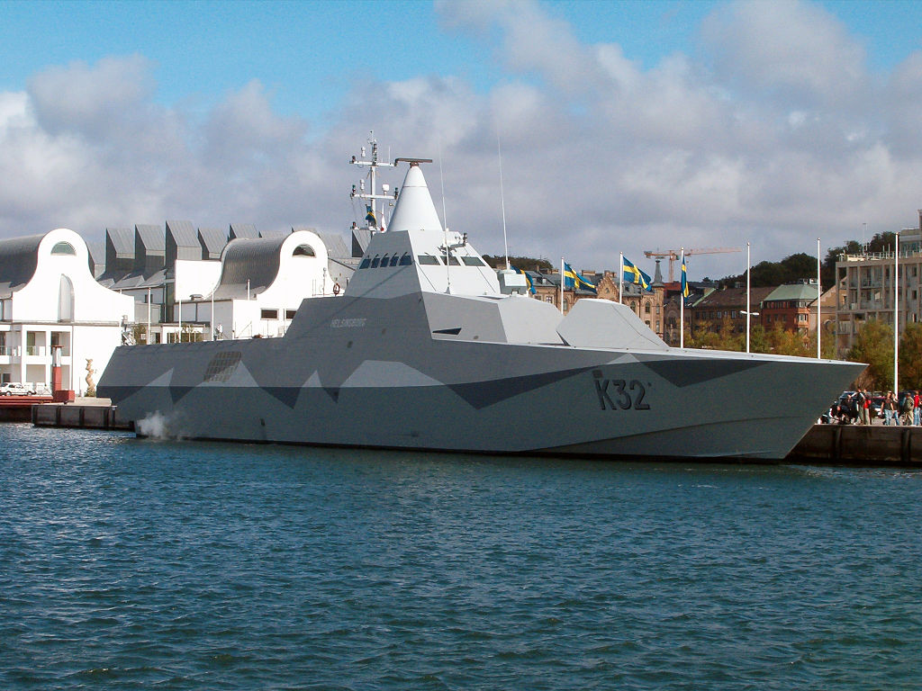 Pravdou je, že i moderní vojenské lodě vypadají tak trochu „z jiného světa“. Zdroj foto:   Jesper Olsson, Public domain, via Wikimedia Commons

