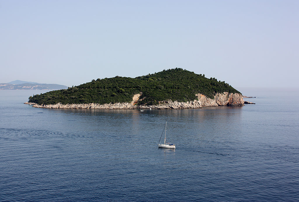 Ostrov má délku necelé dva kilometry. Zdroj foto:  János Tamás, CC BY 2.0 , via Wikimedia Commons

