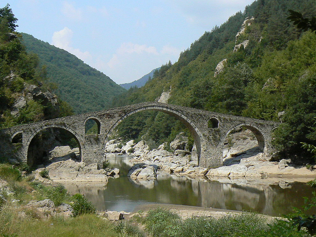 Ďáblův most přes řeku Arda. Zdroj foto: Vassia Atanassova - Spiritia, Public domain, via Wikimedia Commons