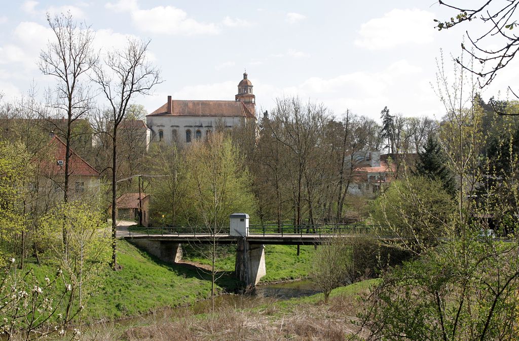 Oblast v okolí Moravského Krumlova je velkou archeologickou hádankou. Zdroj foto:  RomanM82, CC BY-SA 4.0 , via Wikimedia Commons