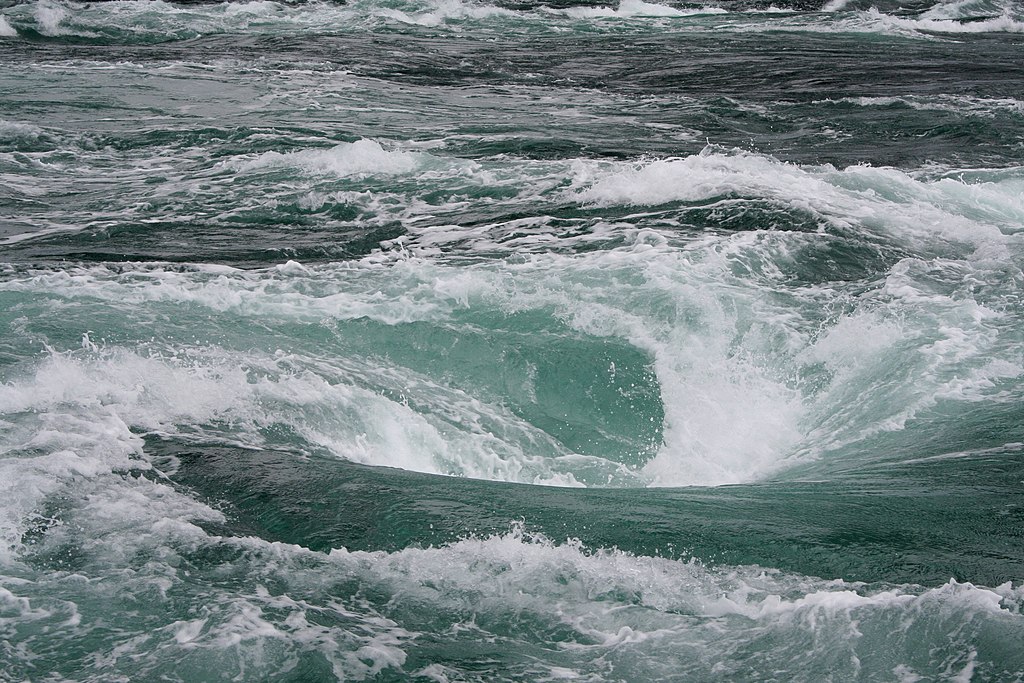 Velký mořský vír dokáže být nebezpečný i moderním plavidlům. Zdroj foto: Hellbuny, CC BY-SA 3.0 , via Wikimedia Commons