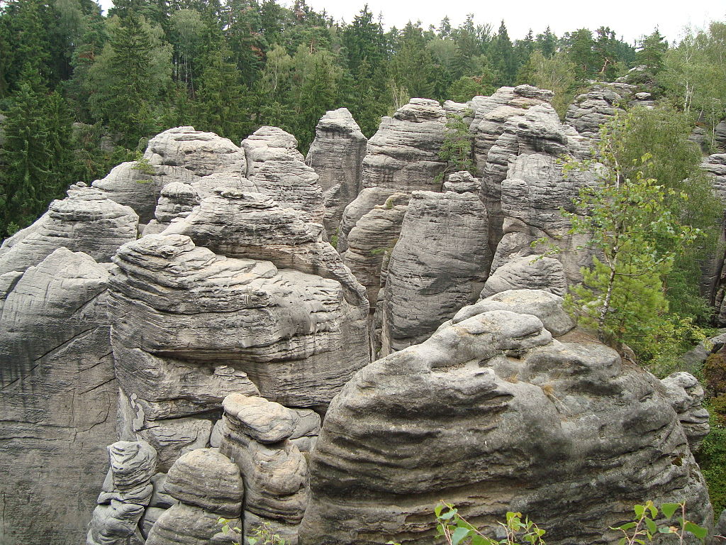 Babinského poklad by se podle pověsti mohl ukrývat i v Prachovských skalách. Zdroj foto: Maggie Hammond, CC BY-SA 2.0 , via Wikimedia Commons

