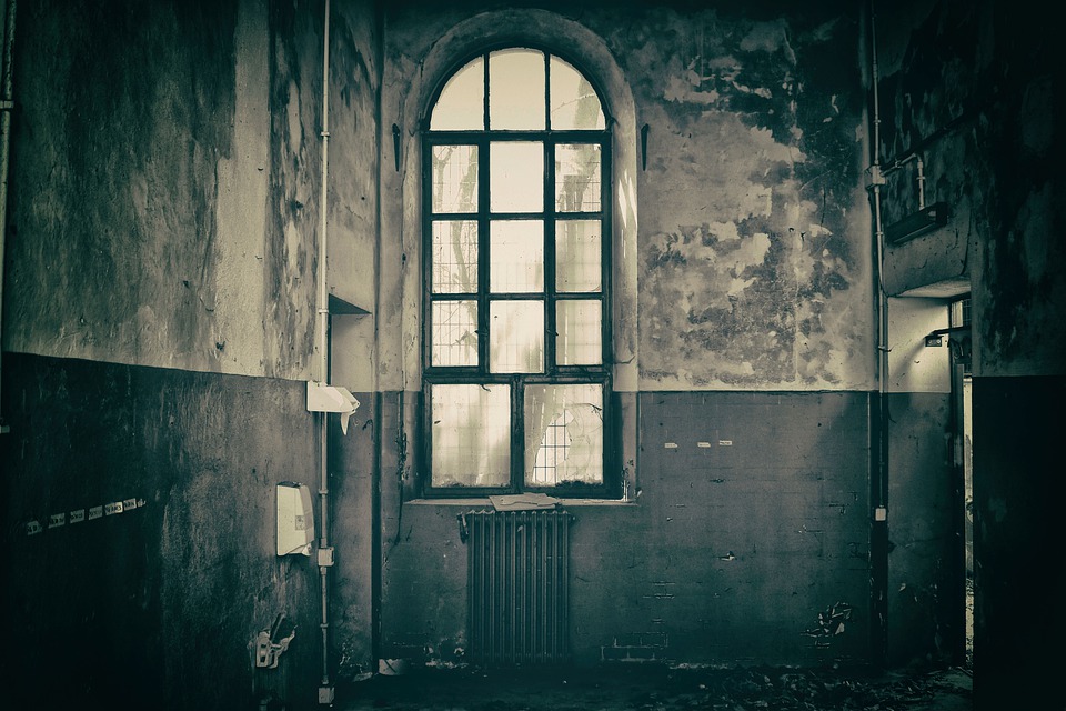 Co ukrývají chodby a místnosti starého blázince? Foto: Pixabay