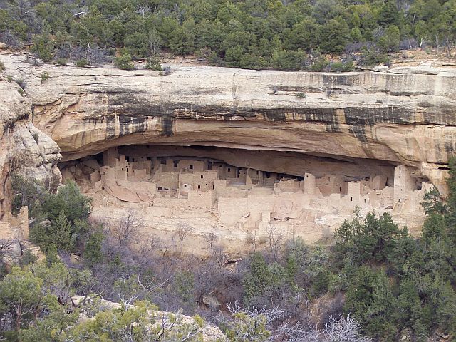 Po civilizaci Anasaziů zbyla povětšinou jen opuštěná puebla vytesaná do skal. FOTO: Neznámý autor / Creative Commons / volné dílo