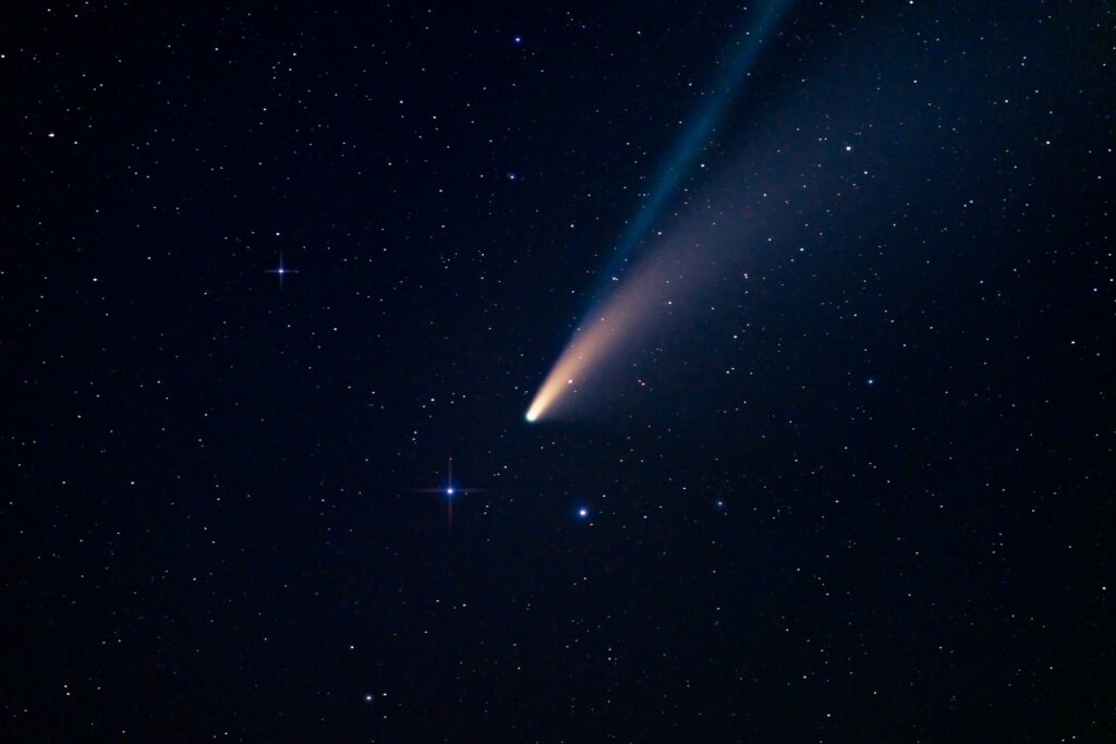 Kometa Hale - Bopp je předzvěstí zbytečné smrti desítek lidí. FOTO: Unsplash