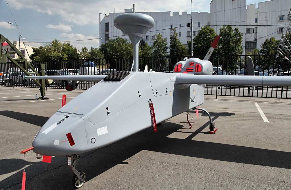 Existuje podezření, že záhadné stroje patří do flotily bezpilotních letounů ruských ozbrojených sil. Zdroj foto:  Vitaly V. Kuzmin, CC BY-SA 4.0 , via Wikimedia Commons