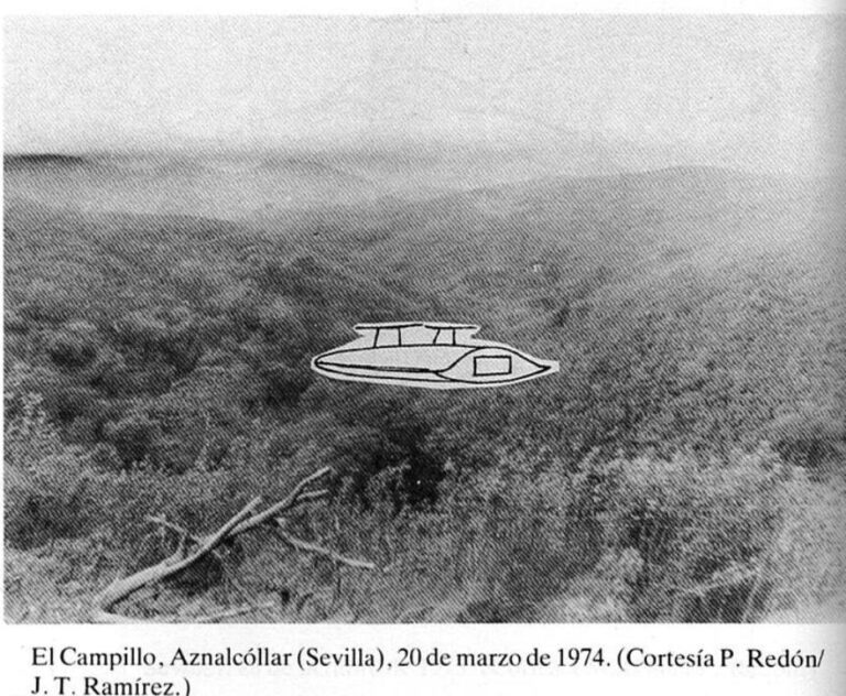 Očitý svědek namaloval UFO, které údajně v roce 1974 přistálo u španělské Sevilly. Zdroj foto: Hijuecutivo, CC BY-SA 4.0 <https://creativecommons.org/licenses/by-sa/4.0>, via Wikimedia Commons