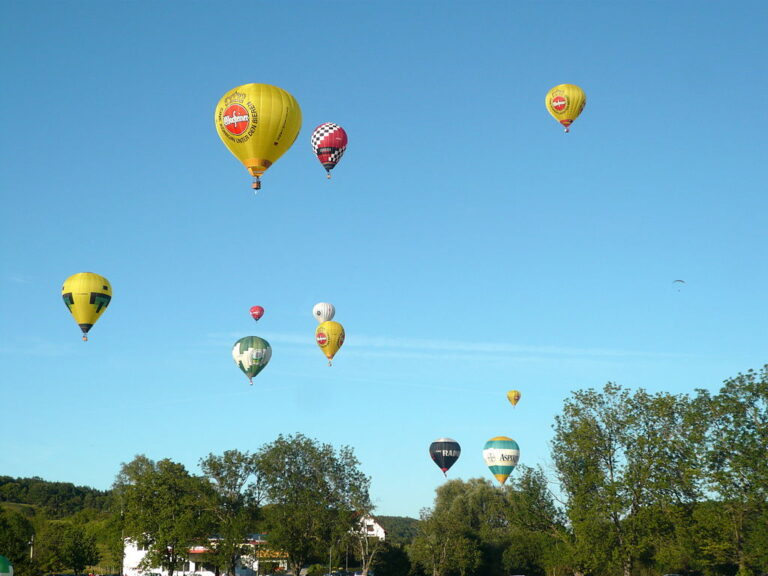 I tam, kde létají horkovzdušné balony, najdete odvážné plachtaře-pavouky. Zdroj foto: Jed, CC BY-SA 3.0 DE , via Wikimedia Commons