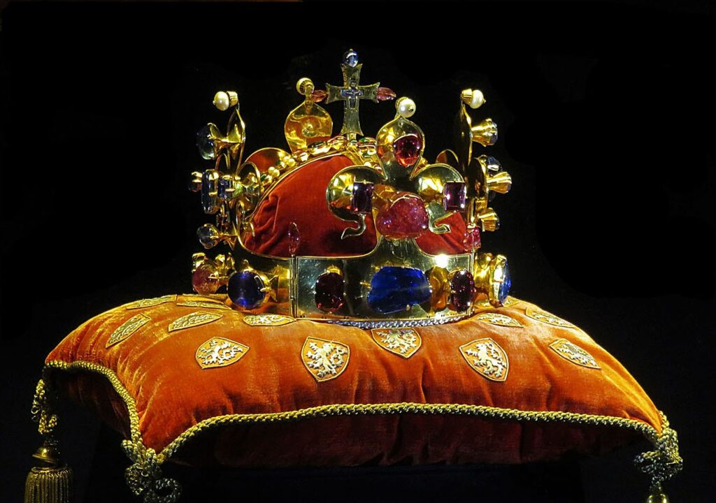 Kdo si korunu neprávem nasadí, toho prý stihne kletba, foto K. Pacovsky / Creative Commons / CC BY-SA 4.0 