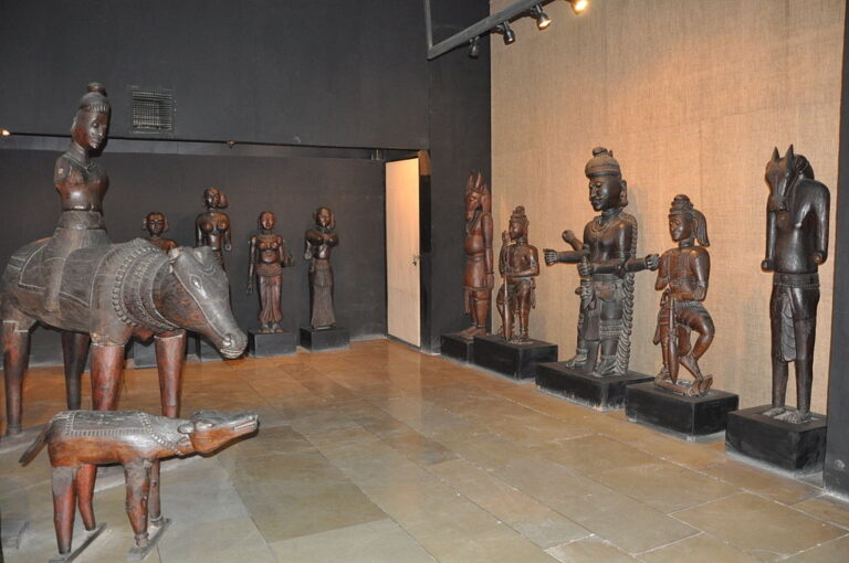 Za bytostmi typu “bhúta” se můžete vypravit i do muzea. Zdroj foto: Anilbhardwajnoida, CC BY-SA 3.0, via Wikimedia Commons