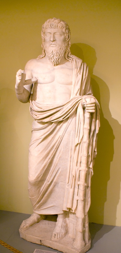 Sochaři jej většinou viděli jako řeckého filozofa. Zdroj foto: Christian Vandendorpe, CC BY-SA 4.0 , via Wikimedia Commons