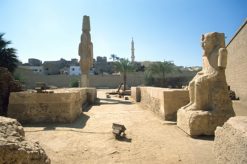 Egyptský chrám měl dva základní aspekty odlišované od sebe rozdílnými termíny, jimiž byl označován. Foto: MGA73bot2 / Creative Commons / GFDL 