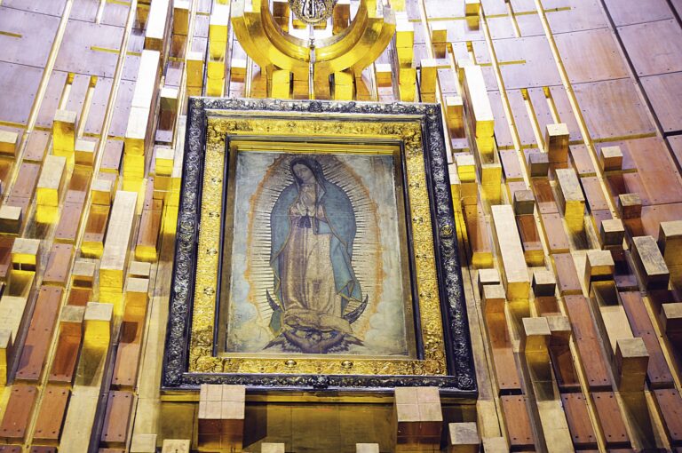 Bazilika de Guadalupe skrývá krásnou výzdobu