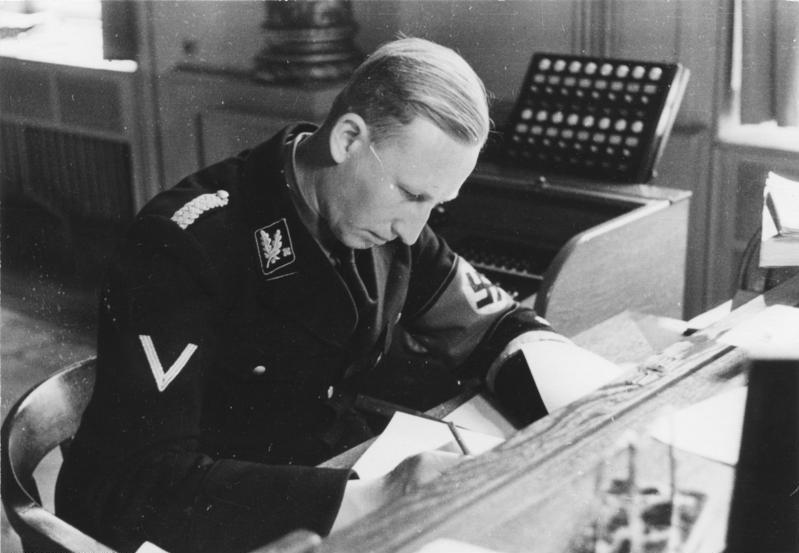 Kletba koruny údajně stihla také říšského protektora Reinharda Heydricha, foto Bundesarchiv, Bild 152-50-10 / Friedrich Franz Bauer / Creative Commons / CC-BY-SA 3.0 de