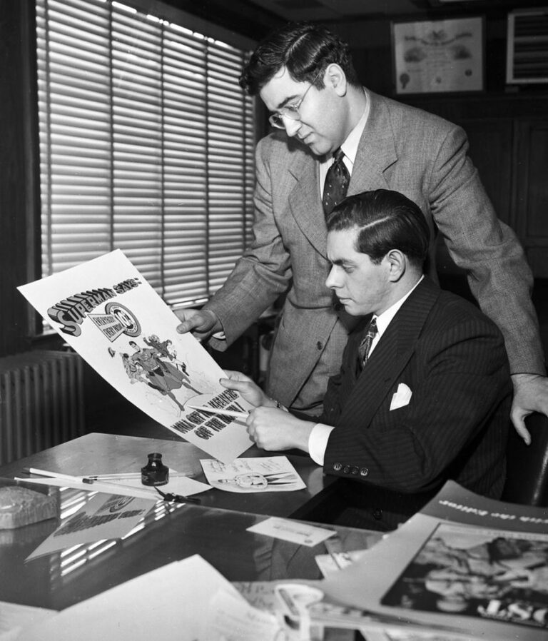 Joe Shuster (sedící) a Jerry Siegel, tvůrci Supermana. FOTO: neznámý autor / Creative Commons / volné dílo