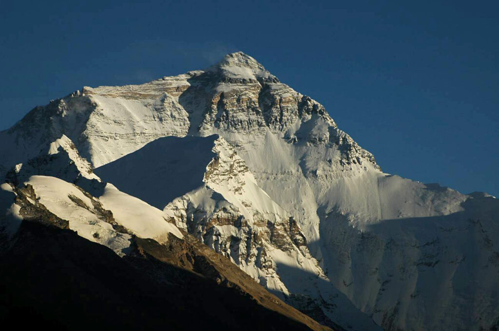 Severní stěna Everestu, na níž měl Maurice Wilson skonat. FOTO: Carsten.nebel / Creative Commons / CC BY-SA 3.0