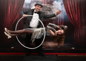Magická levitace: Odhalujeme slavný kouzelnický trik!