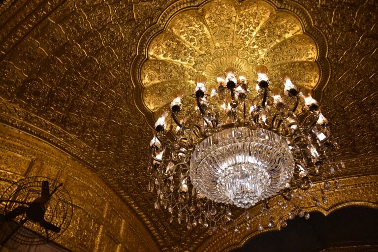 Fascinující je i zevnitř. Pohled na strop. Foto: shankar s. from Dubai / CC BY 2.0