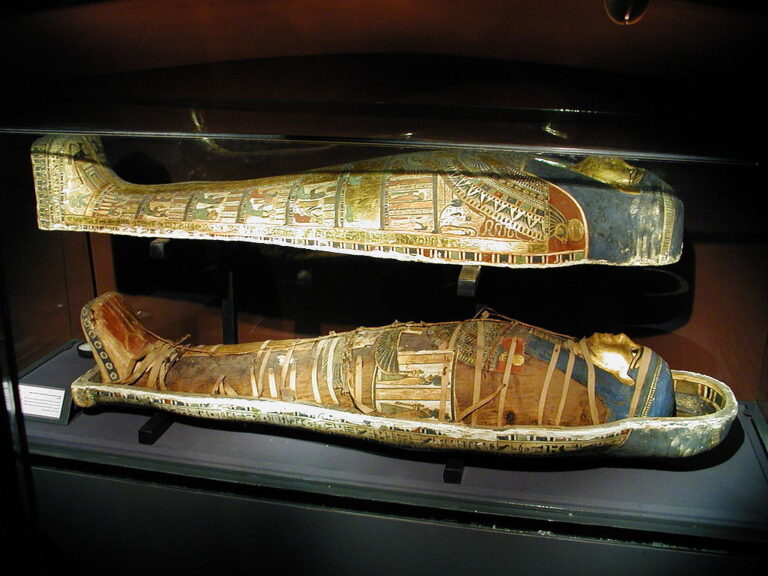 Kletbám egyptských mumií se nejvíce dařilo ve dvacátých letech minulého století. Zdroj foto: Gérard Ducher (user:Néfermaât), CC BY-SA 2.5 <https://creativecommons.org/licenses/by-sa/2.5>, via Wikimedia Commons