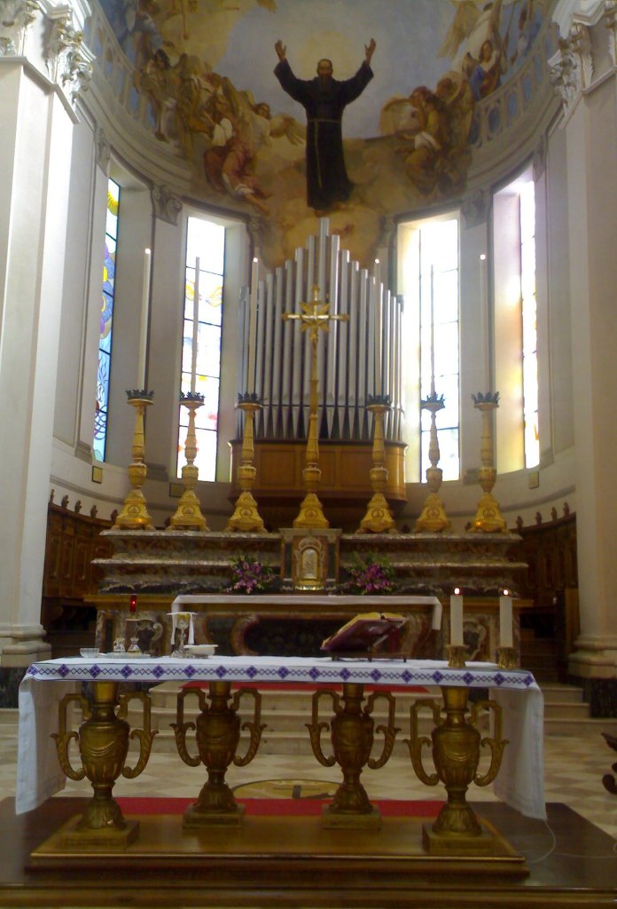 Kostelní freska ukazuje, jak mohla levitace Josefa Kopertinského kdysi vypadat. Zdroj foto: Valentini17, CC BY-SA 3.0 , via Wikimedia Commons