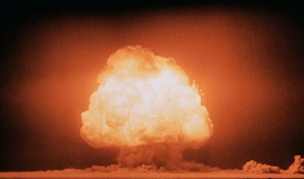 Testovací výbuch jaderné zbraně Trinity. Zdroj foto:  United States Department of Energy, Public domain, via Wikimedia Commons