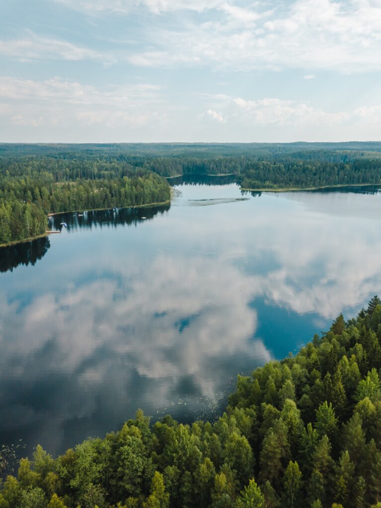 Finsko je zemí tisíce jezer, a také velkého množství záhad. FOTO: Unsplash