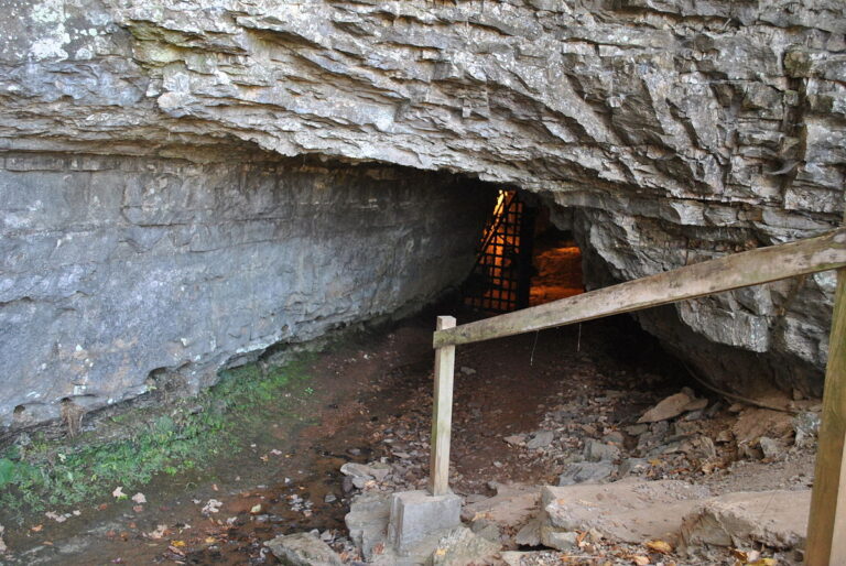 Jeskyně Bell Witch se ve 20. století stala zdrojem trvalého zájmu, víry a vytváření tradice. Foto: Www78 / Creative Commons / CC-BY-SA-3.0