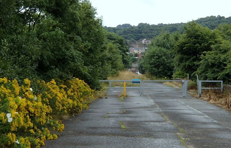 Old road to Stocksbridge - Foto: GeographBot / Creative Commons / CC-BY-SA-2.0 