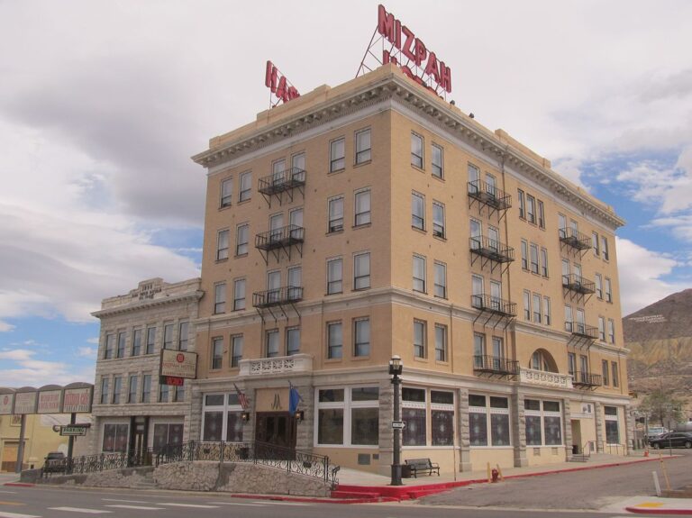V roce 1907 byl Mizpah Hotel otevřen jako jeden z prvních luxusních hotelů v Nevadě. Foto: Raquel Baranow / Creative Commons / CC-BY-SA-3.0