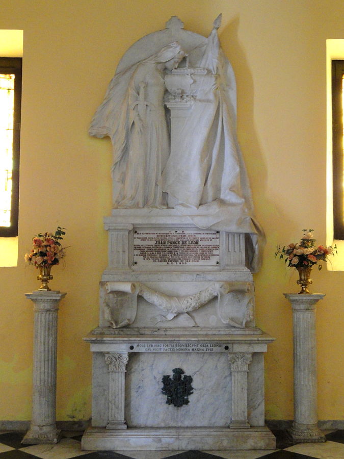 Ponce de Leon spočinul nakonec v tomto hrobě v San Juanu na Portoriku. FOTO: Daderot, Public domain, via Wikimedia Commons